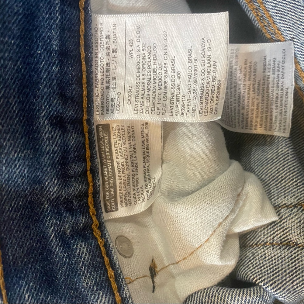 LEVIS jeans! W 34 L 34. great cond. - just do not fit me asking $50 + shipping